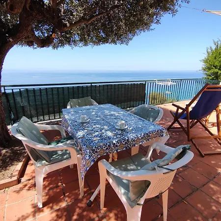 Monolocale Vista Mare Ad Acciaroli Localita Mezzatorre Holiday home Agnone Cilento